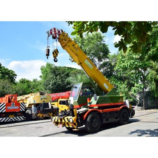 บริการให้เช่ารถเครน 4 ล้อ บริการให้เช่ารถเครน 4 ล้อ